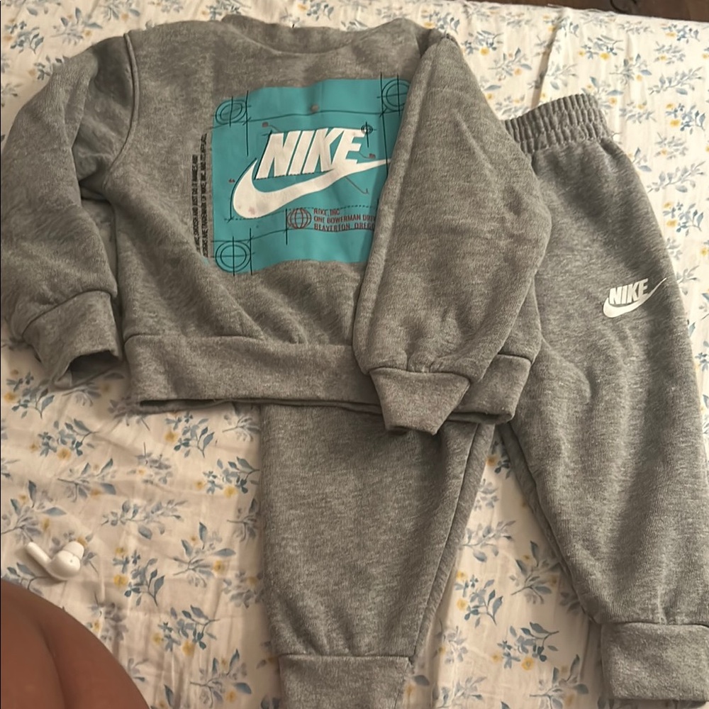 Nike Gray Sweatshirt and Joggers Set